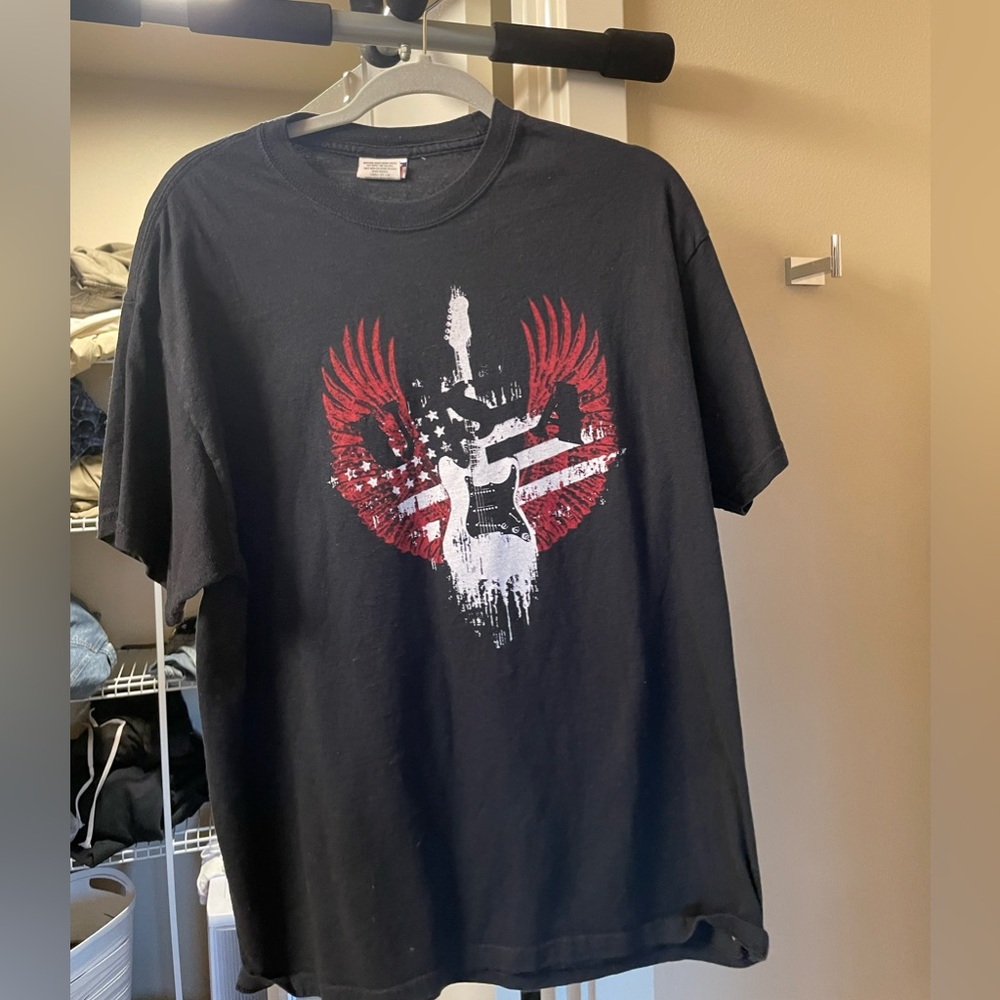 Men’s graphic y2k wings tee